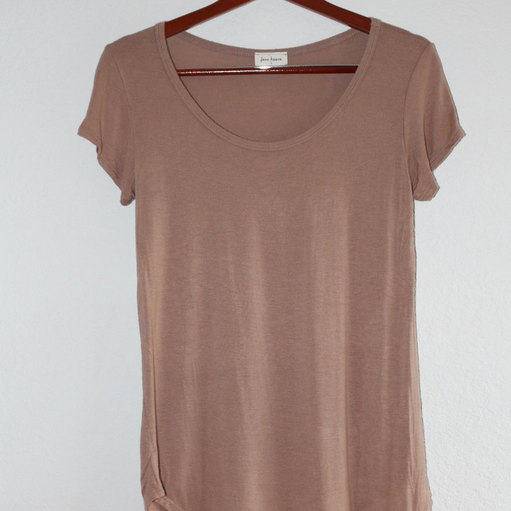 Free Kisses Tan short sleeve tshirt